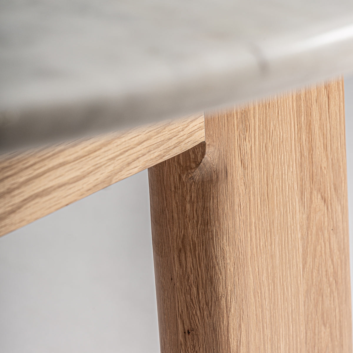 Table de salle à manger en chêne et marbre blanc