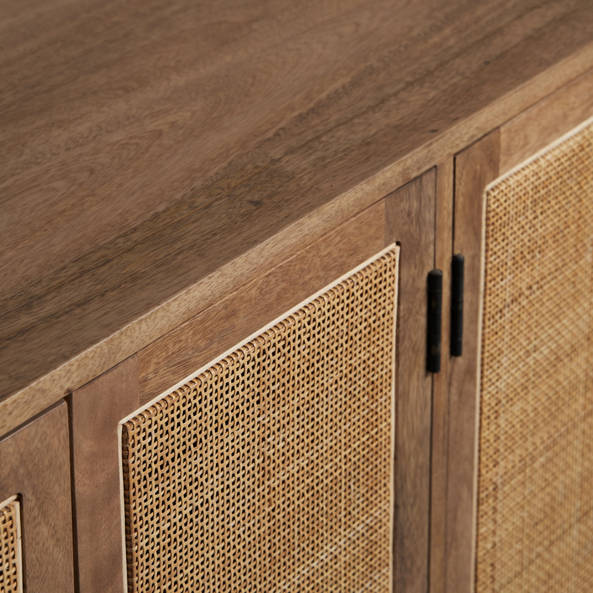 Buffet en bois de manguier et rotin