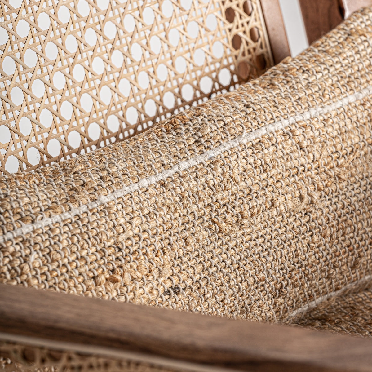 Fauteuil en tissu et jute marron