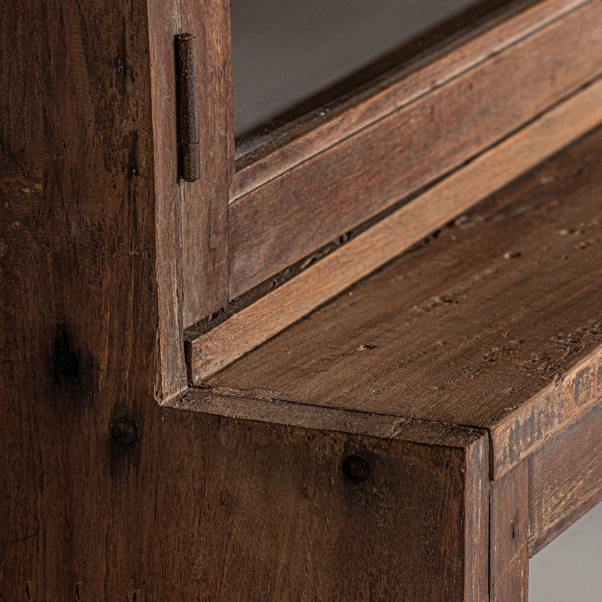 Vitrine en bois tropical