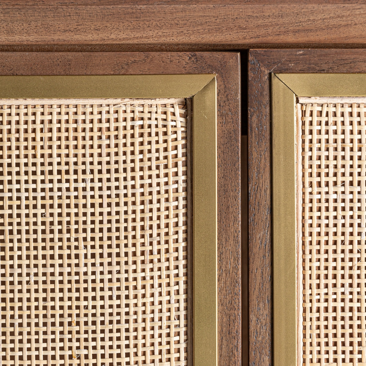 Buffet haut en bois de manguier et rotin