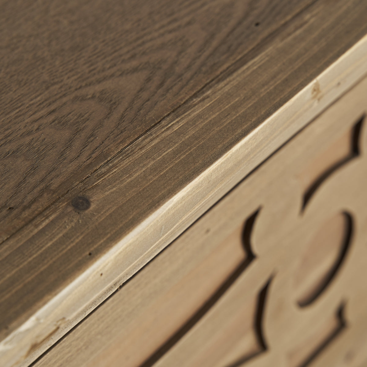 Commode en bois d'orme marron