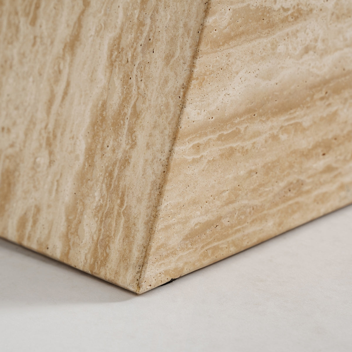 Meuble TV en travertin beige